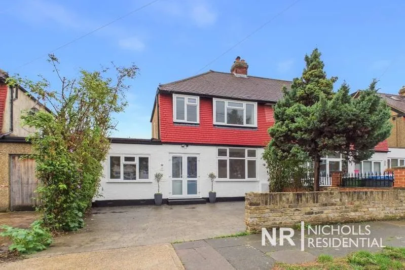 4 bed house for sale, Cedarcroft Road, Chessington, KT9