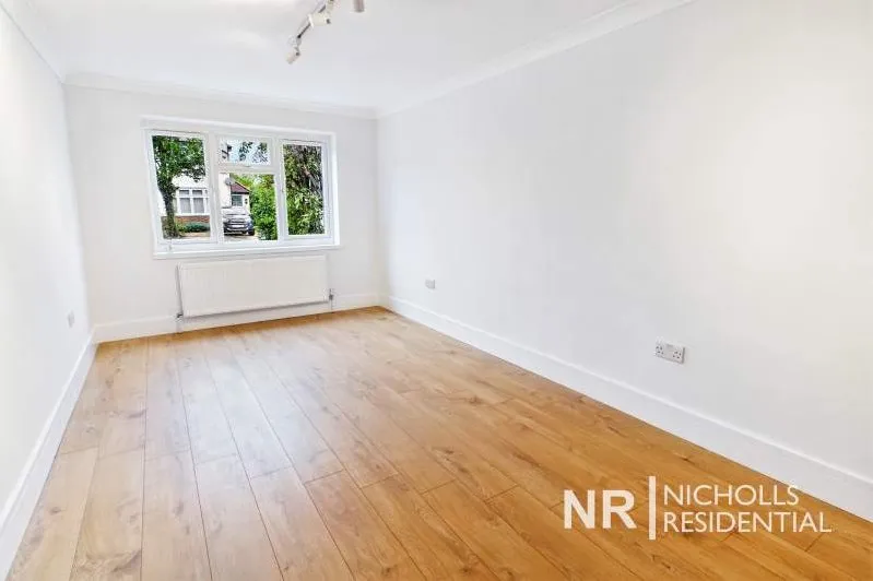 Cedarcroft Road, Chessington, KT9, photo 5