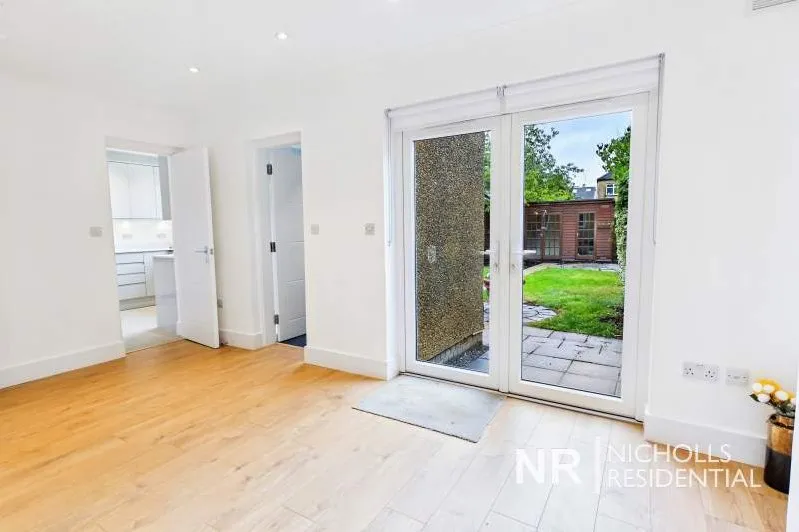 Cedarcroft Road, Chessington, KT9, photo 18
