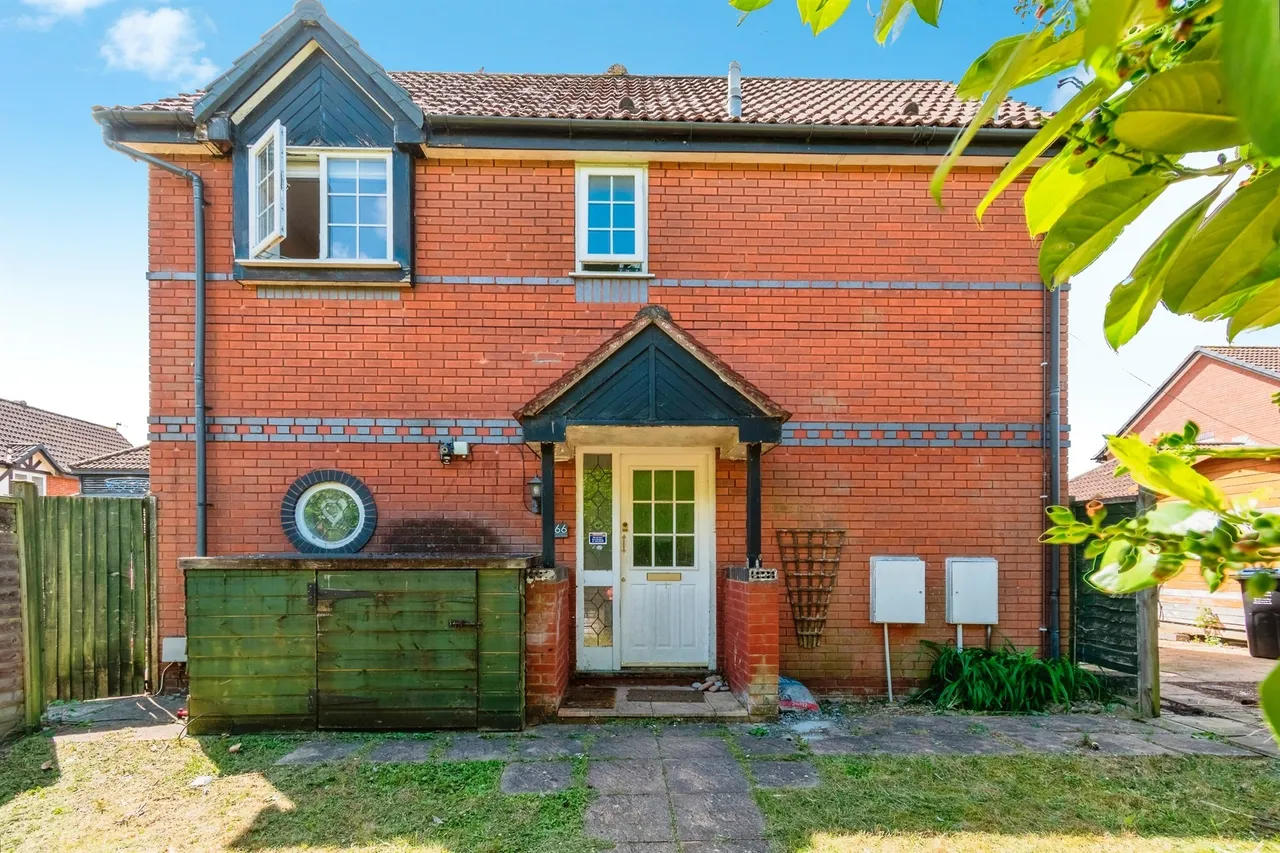 3 bed house for sale — Sandown Drive, Chippenham