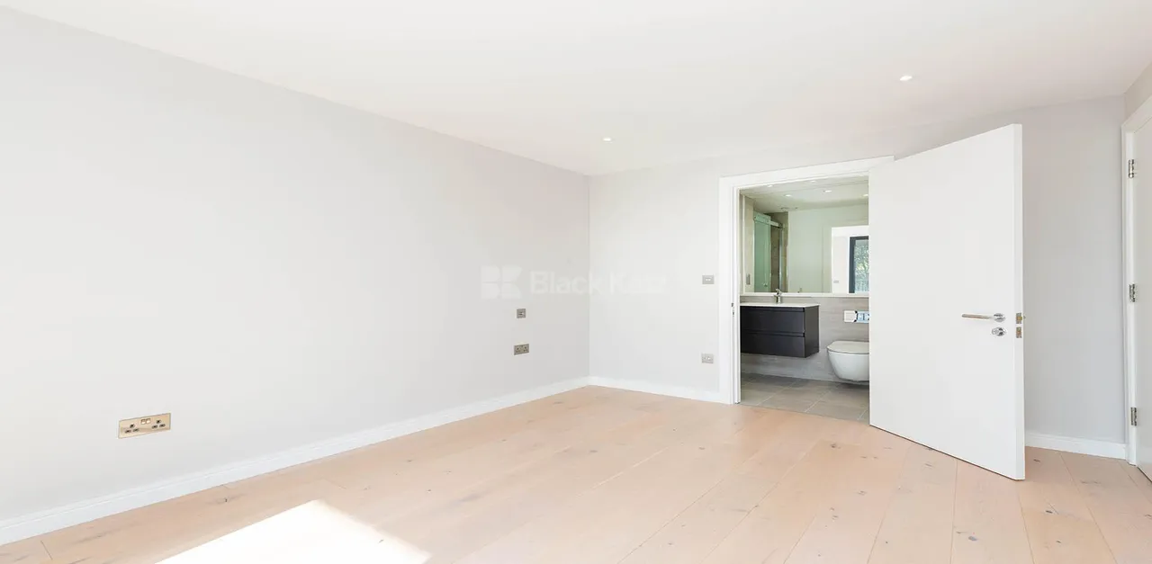 Tottenham Lane, N8, photo 6