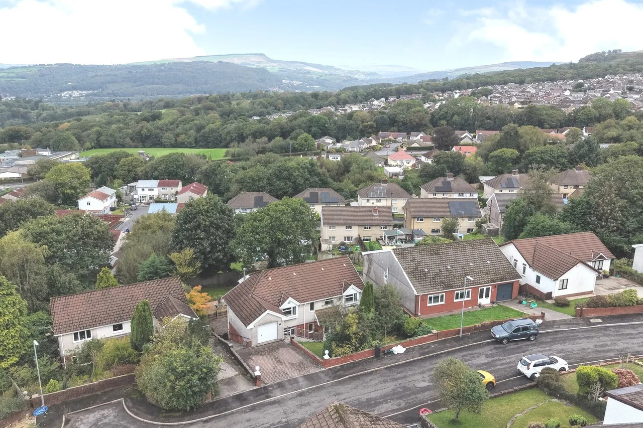 Ravens Court NEATH, SA11, photo 24