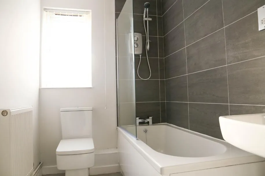 Francine Close, Liverpool, L3, photo 2