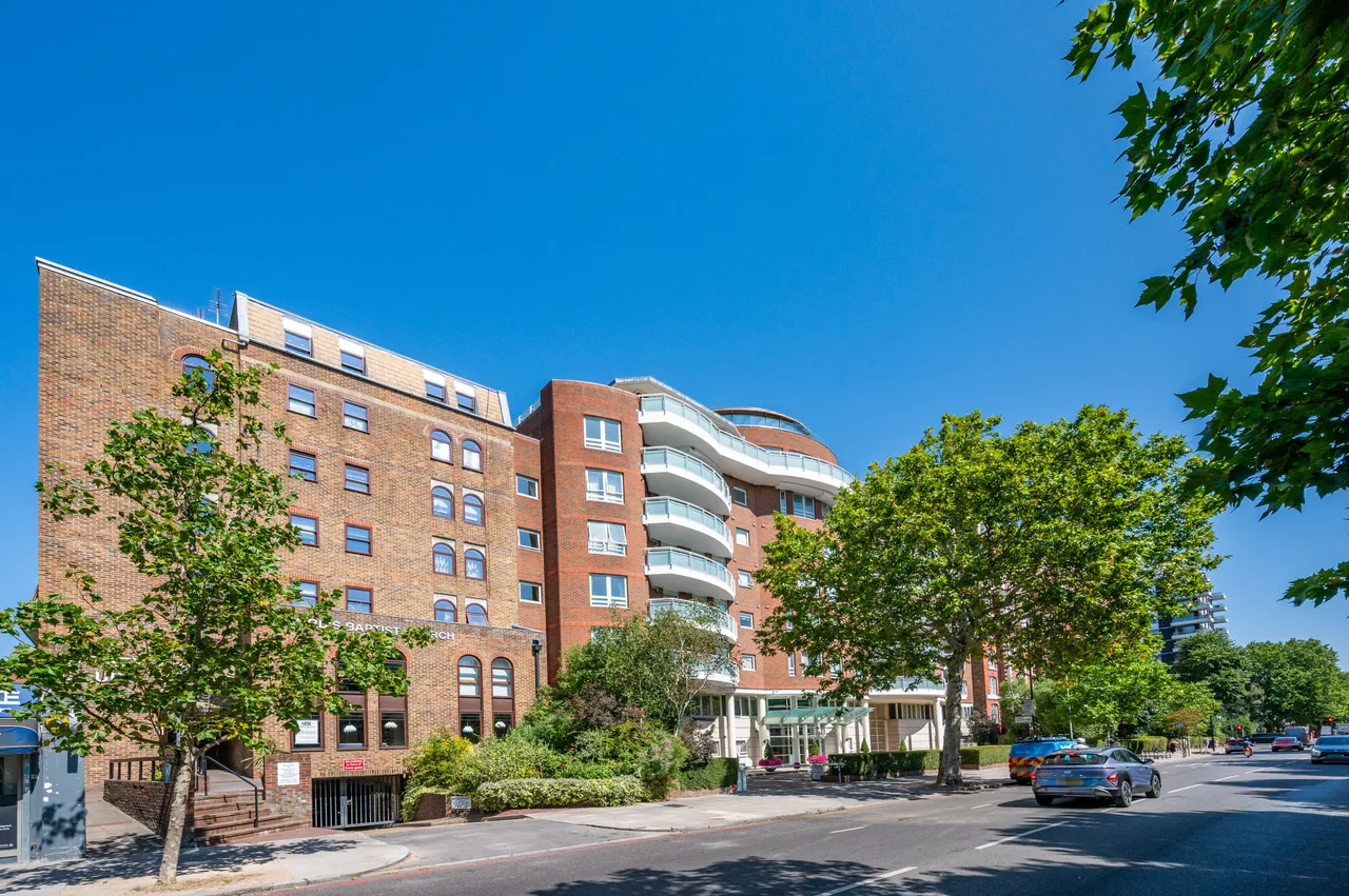 2 bed flat for sale — 31 Storey Court, 39 St Johns Wood Road, London