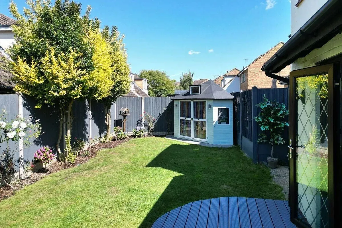 Church Park Road, Pitsea, SS13, photo 2