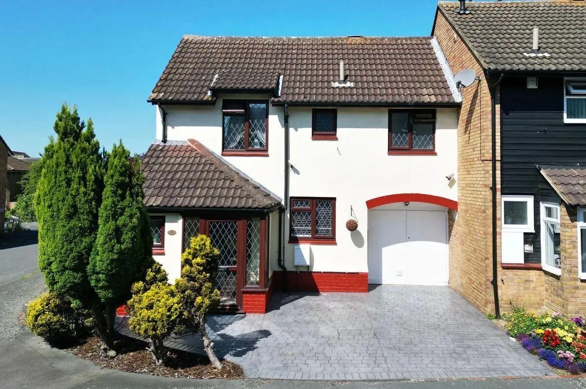 3 bed house to rent, Church Park Road, Pitsea, SS13