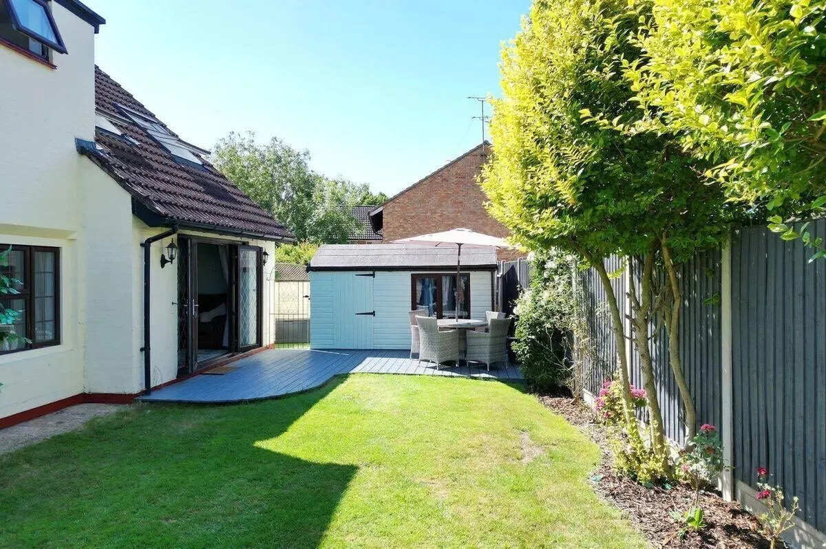 Church Park Road, Pitsea, SS13, photo 9