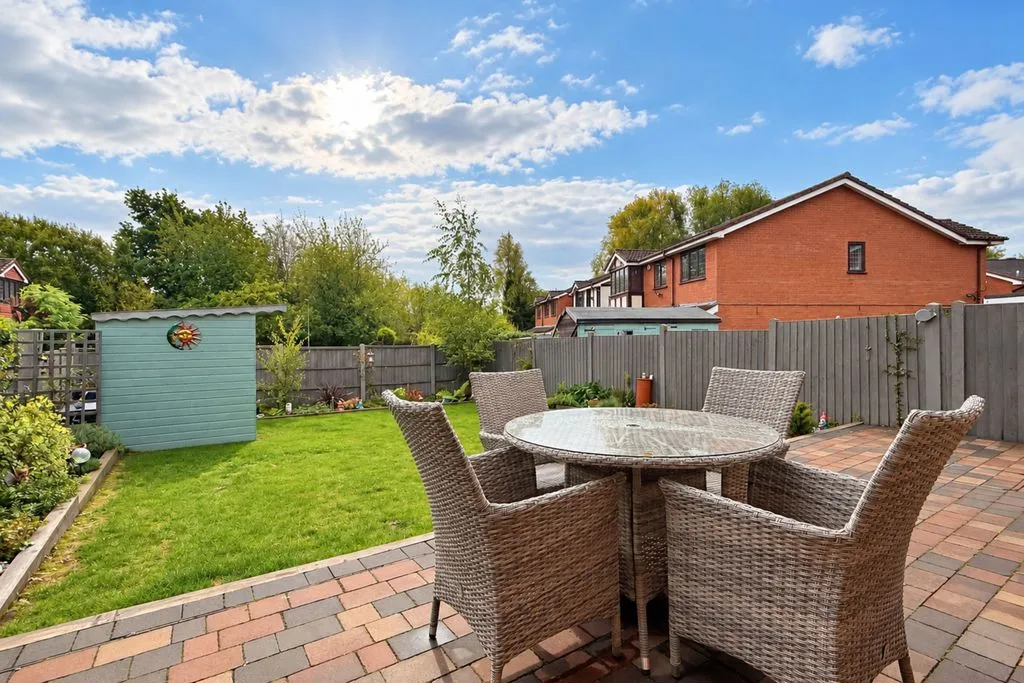 The Parkway, Shelfield, WS4, photo 15