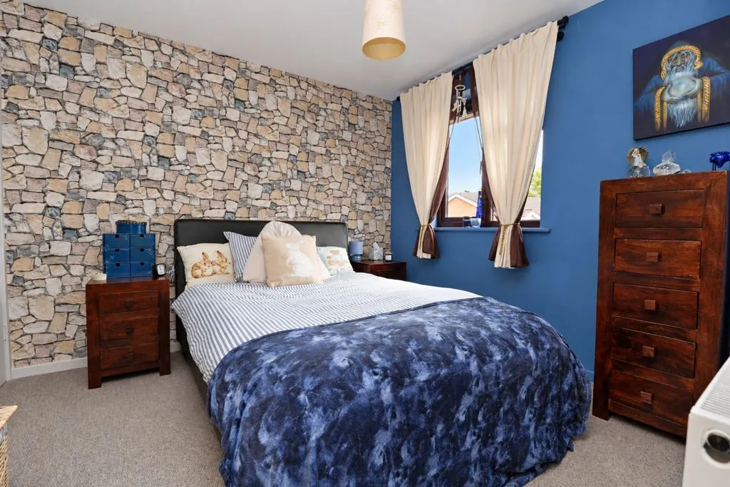 The Parkway, Shelfield, WS4, photo 12