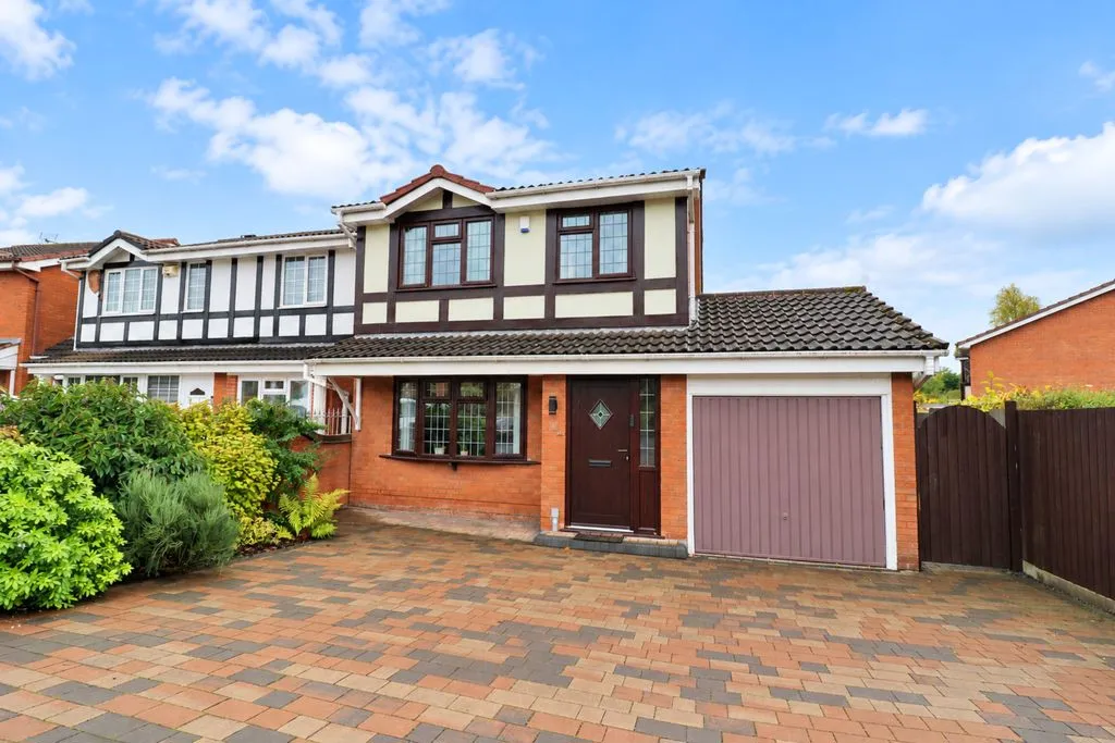 3 bed house for sale, The Parkway, Shelfield, WS4