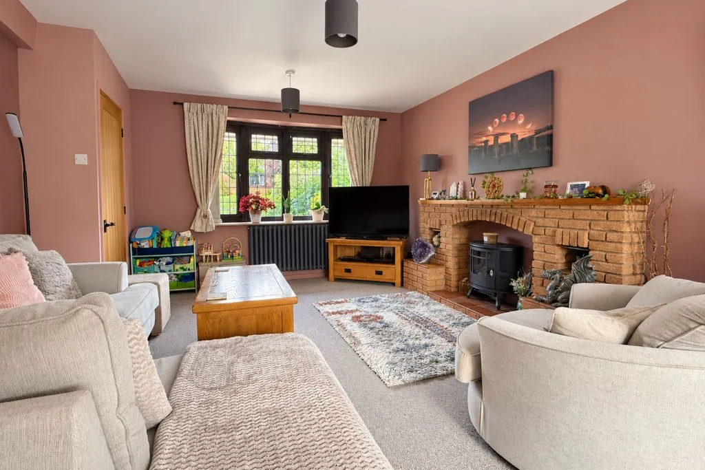 The Parkway, Shelfield, WS4, photo 2