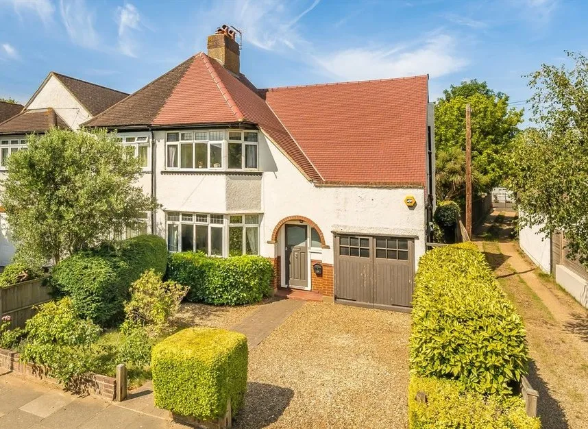 3 bed house for sale — Cardinals Walk, Hampton, TW12