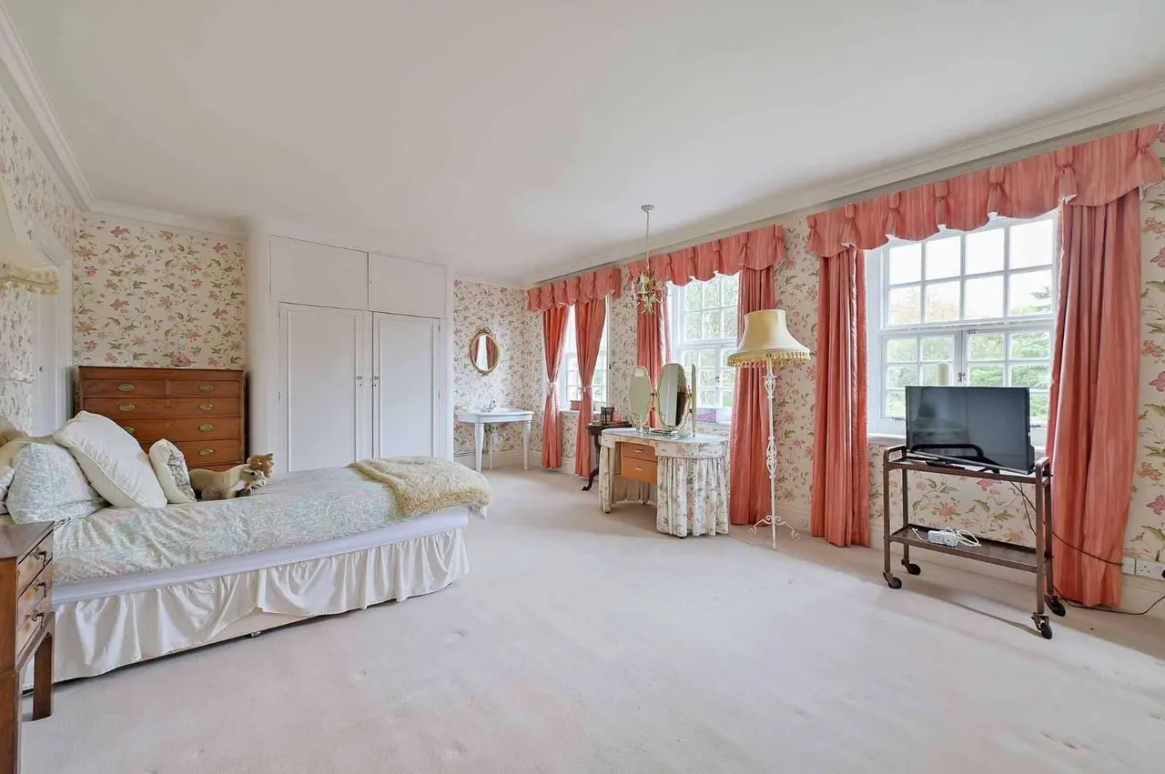 Lower Cookham Road, Maidenhead, Berkshire, SL6 8JU, photo 12