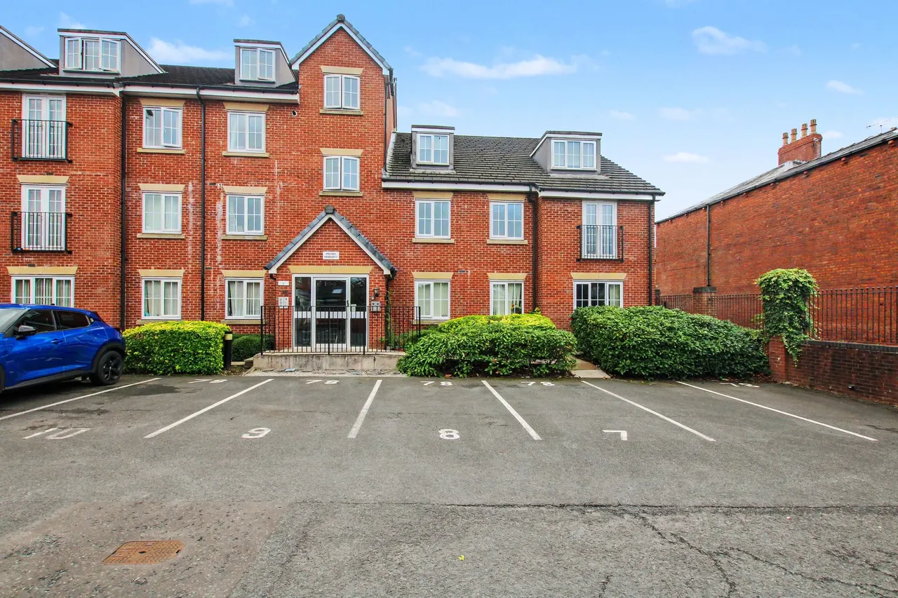 2 bed flat for sale — Apartment 8, 78 Priestfields, Leigh, Leigh, WN7 2RX