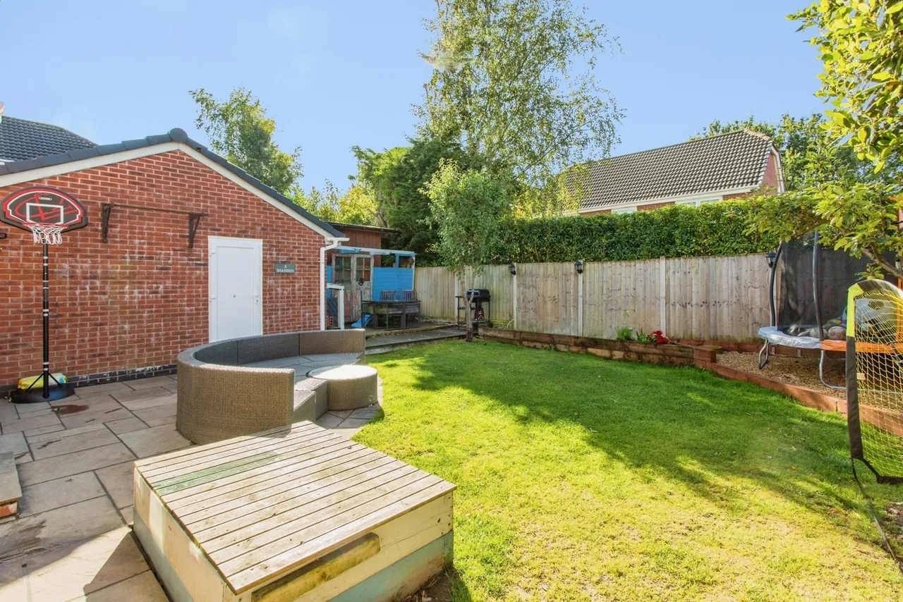 Ivy Close, Leyland, PR25, photo 22
