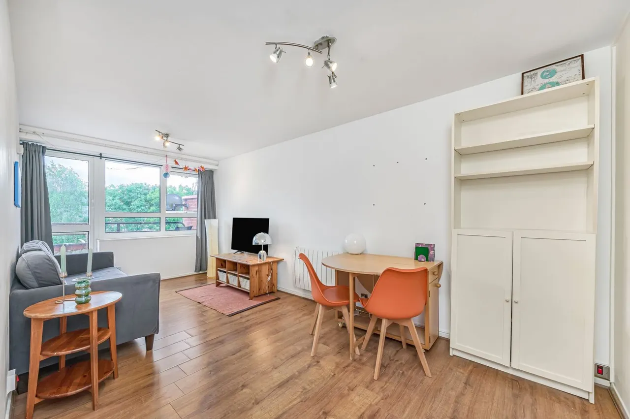 1 bed property to rent — Bullen Street, London, SW11