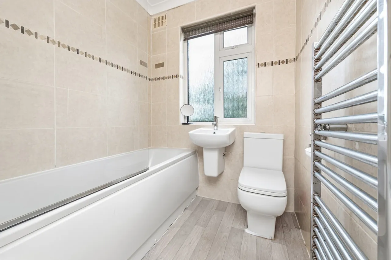 Sandene Drive, Crosland Moor, photo 6