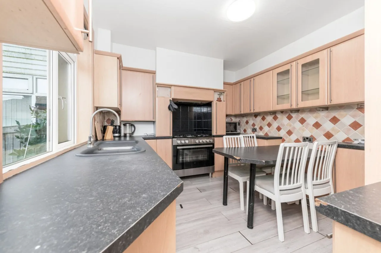 Sandene Drive, Crosland Moor, photo 8
