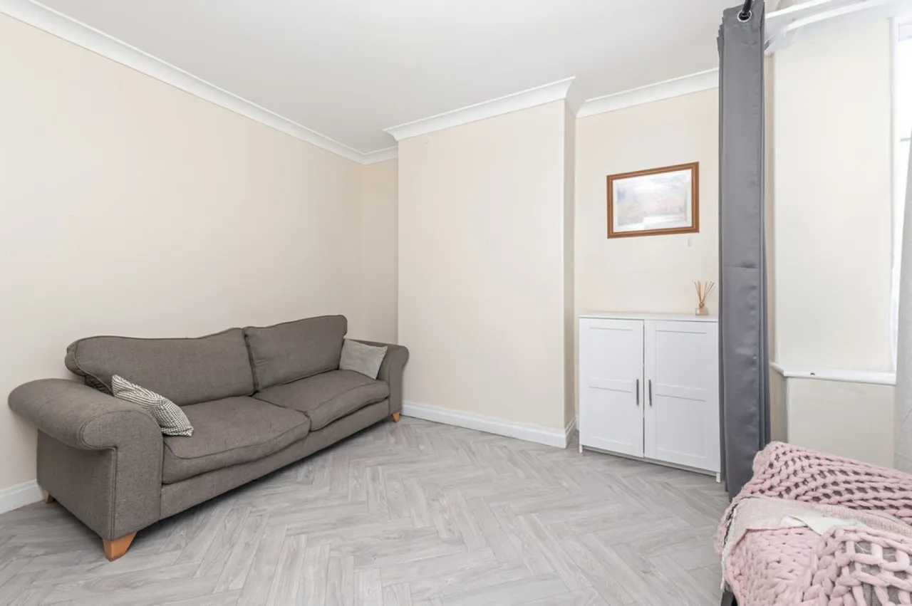 Sandene Drive, Crosland Moor, photo 3
