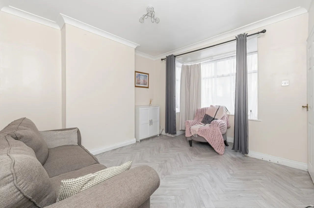 Sandene Drive, Crosland Moor, photo 10