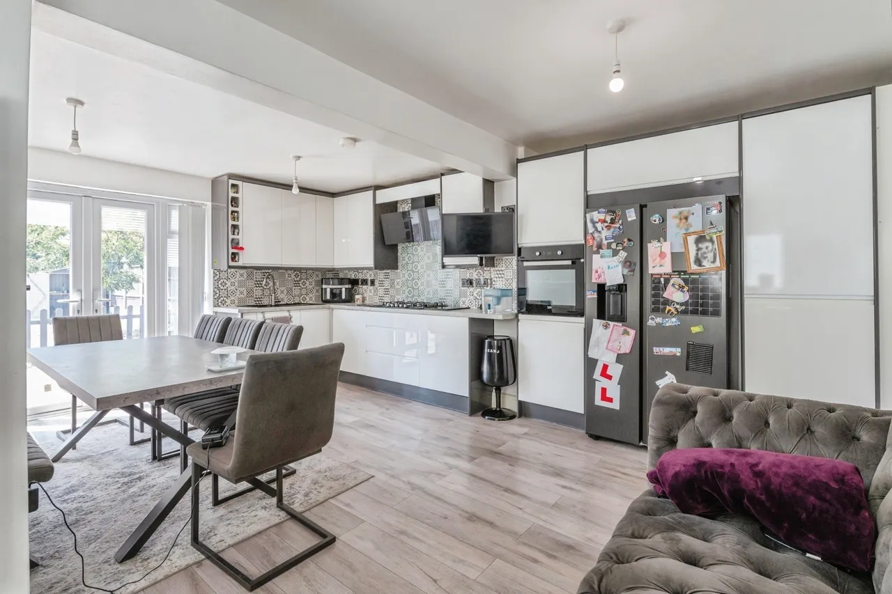 Brentwood Road, Grays, Essex, RM16, photo 3