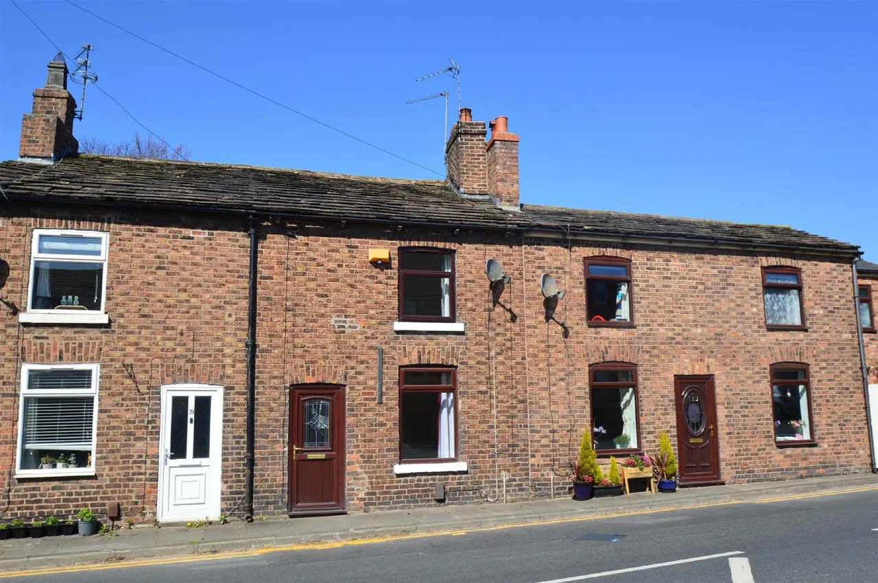 2 bed house for sale, Chelford Road, Macclesfield, SK10