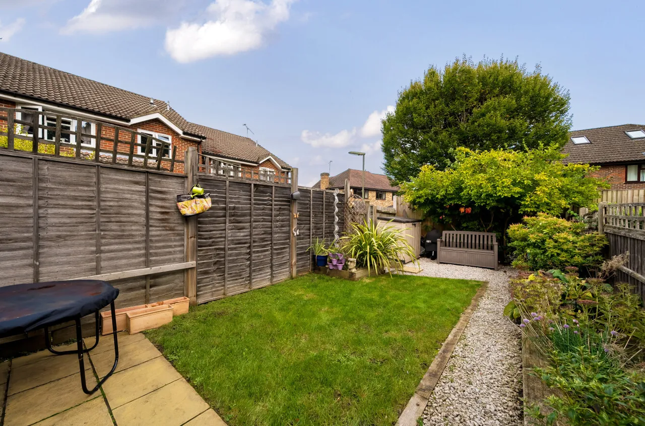Ivy Drive, Lightwater, Surrey, GU18 5YY, photo 10