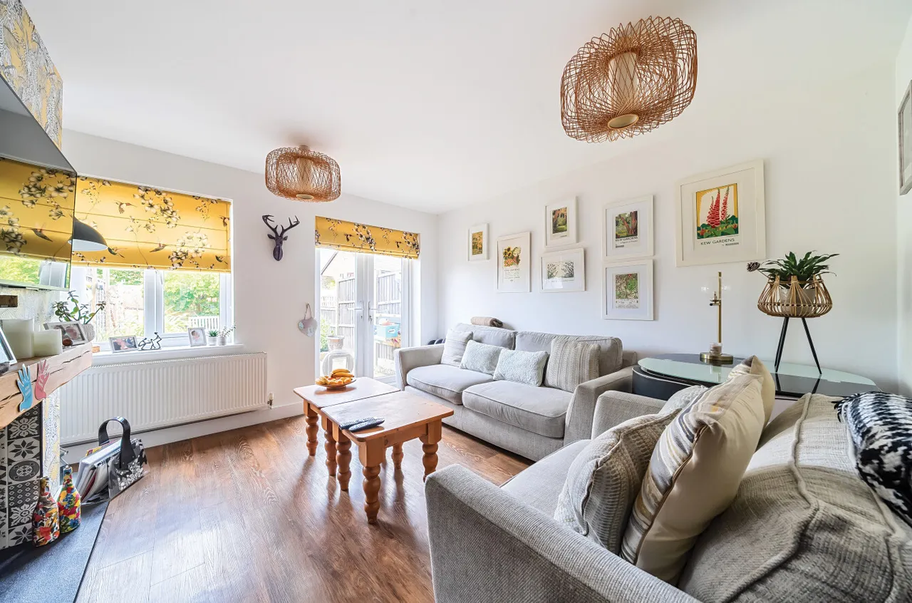 Ivy Drive, Lightwater, Surrey, GU18 5YY, photo 3