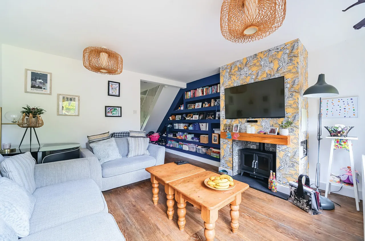Ivy Drive, Lightwater, Surrey, GU18 5YY, photo 4