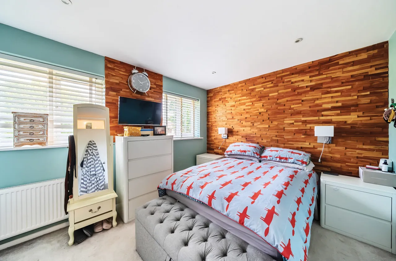 Ivy Drive, Lightwater, Surrey, GU18 5YY, photo 7