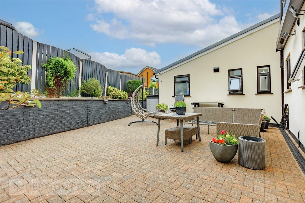 Clipsley Crescent, Moorside, OL4, photo 23