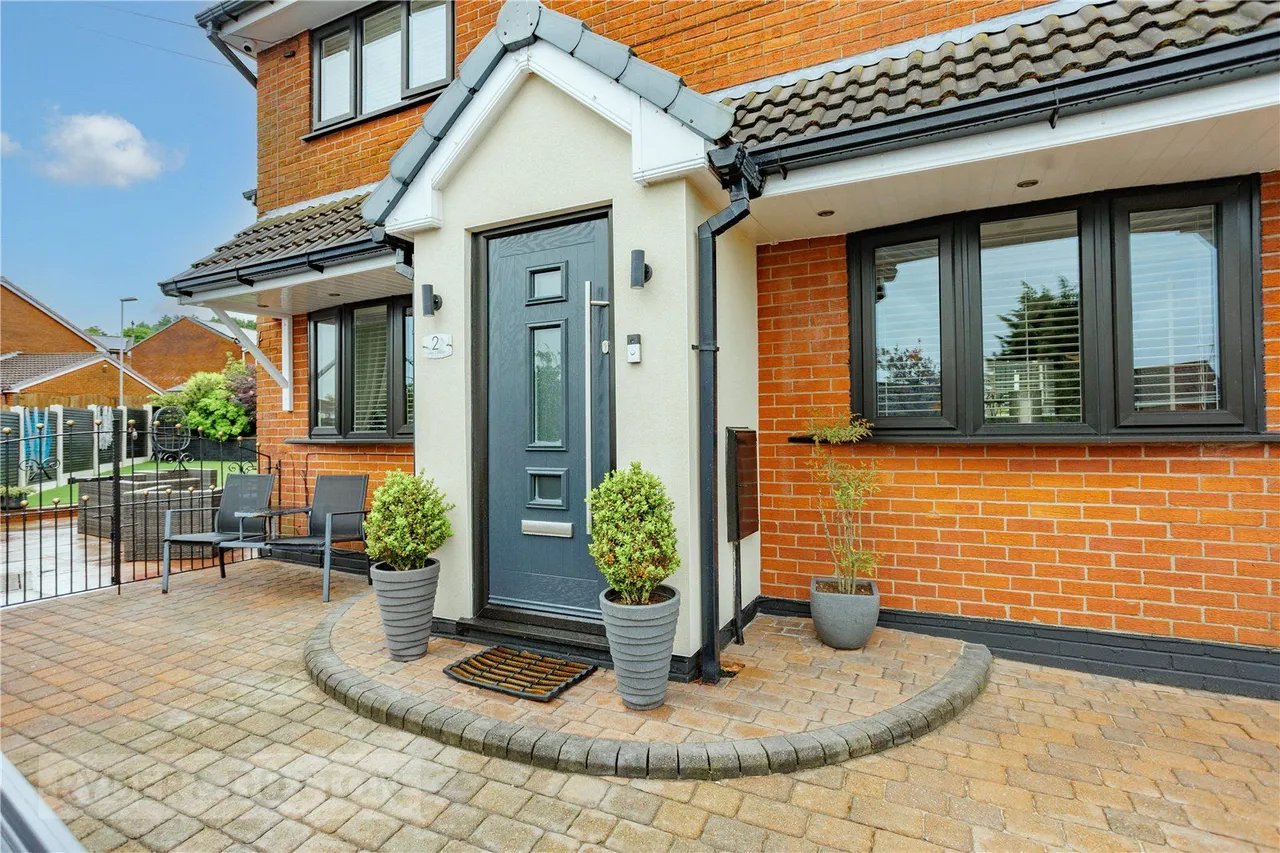 Clipsley Crescent, Moorside, OL4, photo 27