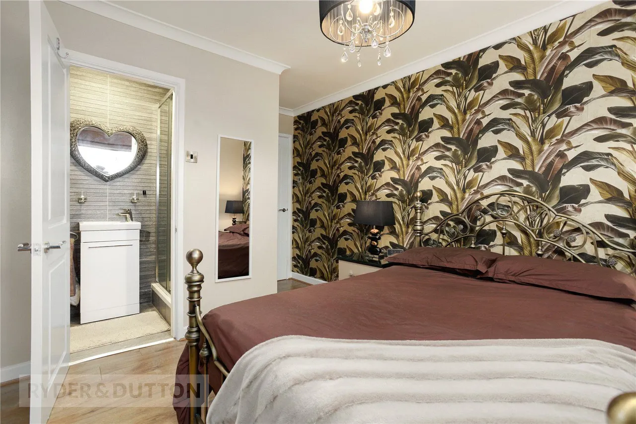 Clipsley Crescent, Moorside, OL4, photo 10