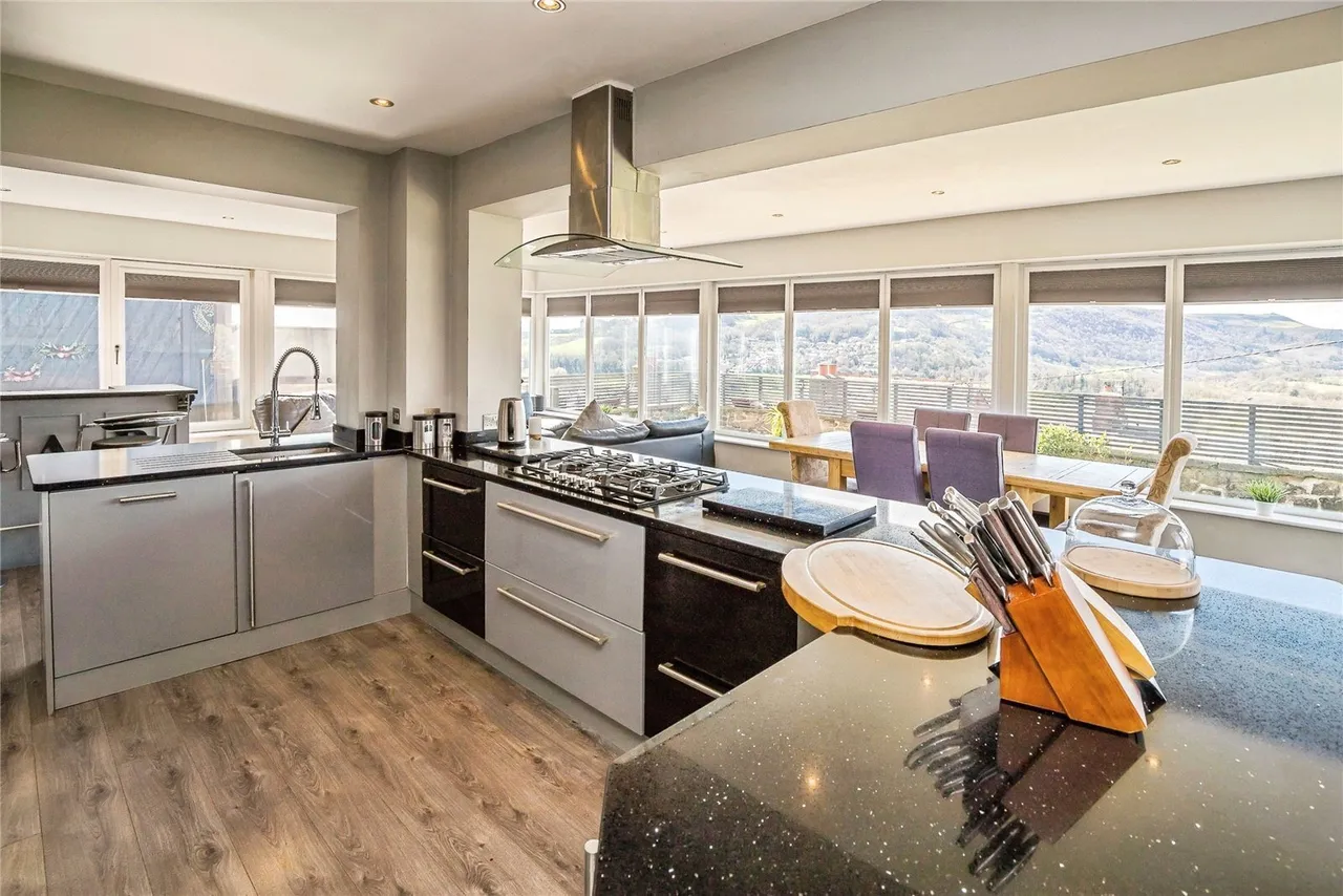 Tan Y Graig, Cefn Mawr, LL14, photo 8