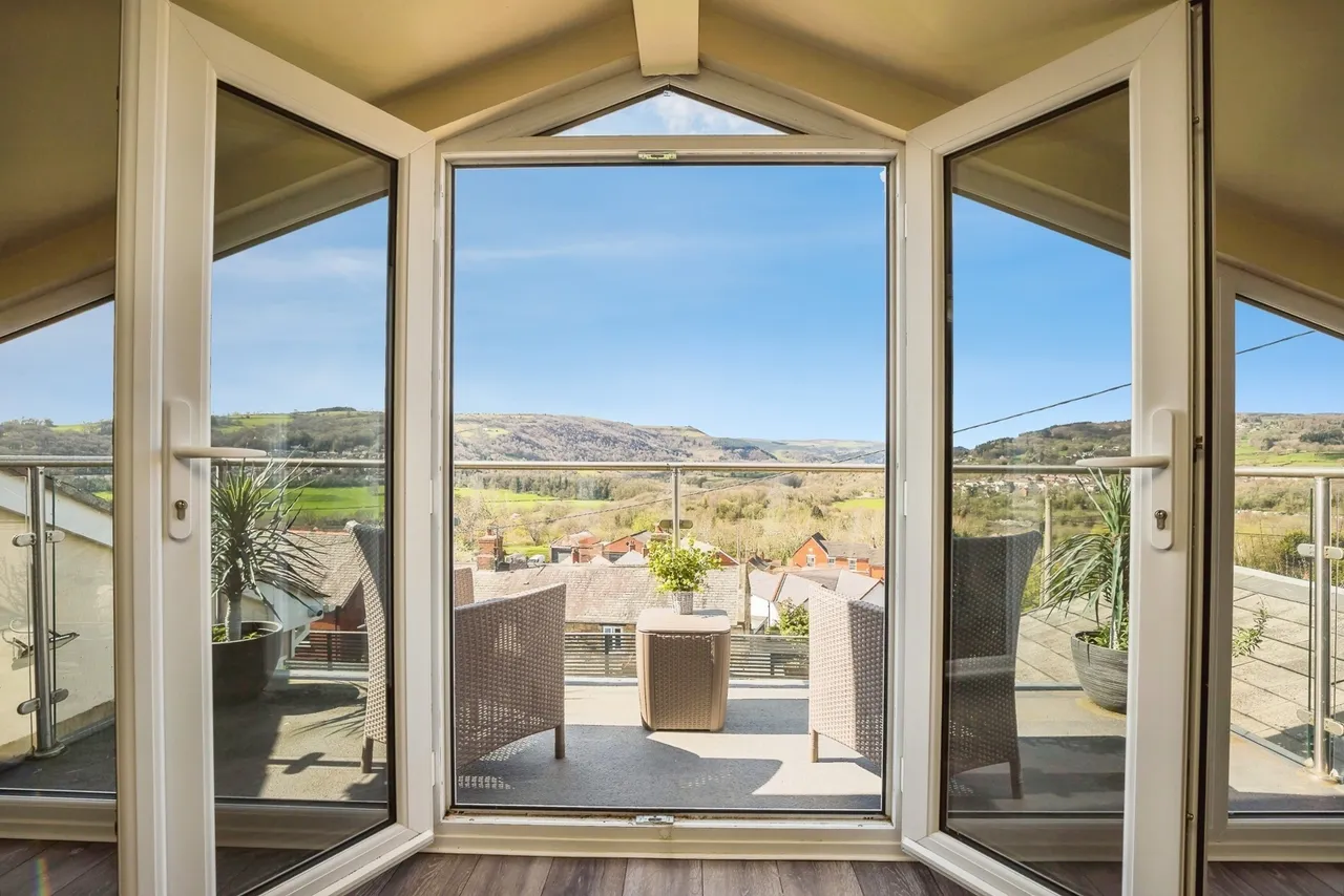 Tan Y Graig, Cefn Mawr, LL14, photo 6