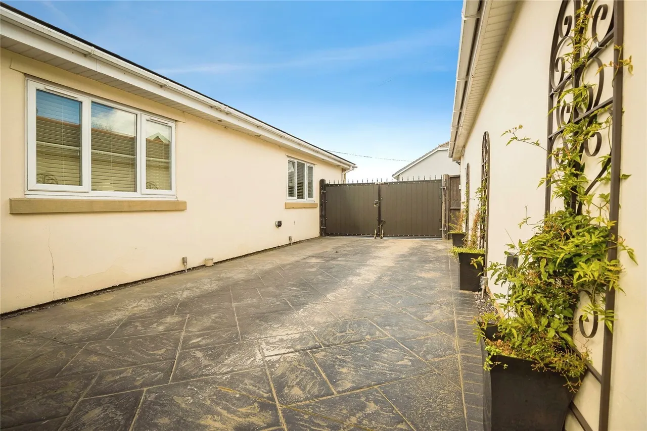 Tan Y Graig, Cefn Mawr, LL14, photo 42