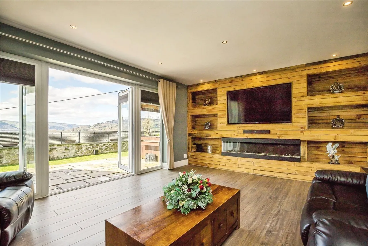 Tan Y Graig, Cefn Mawr, LL14, photo 12
