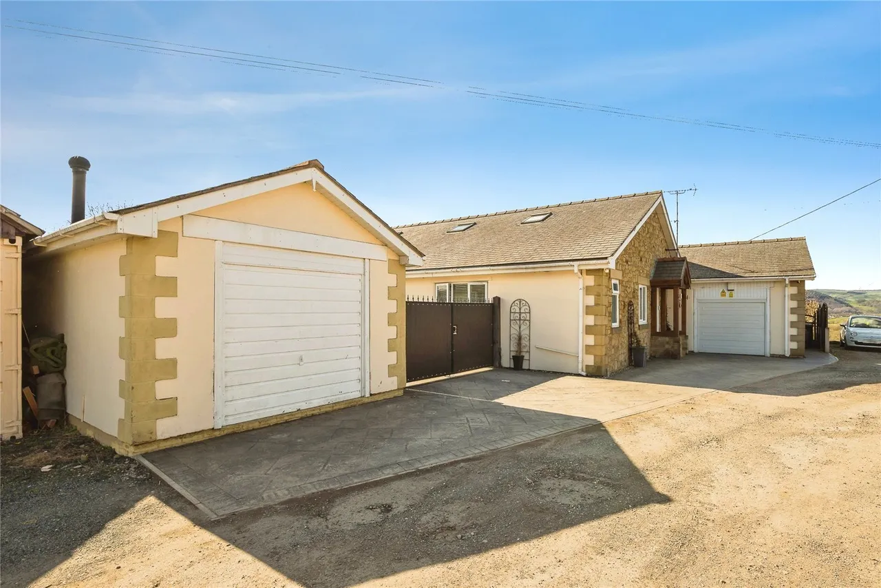 Tan Y Graig, Cefn Mawr, LL14, photo 43