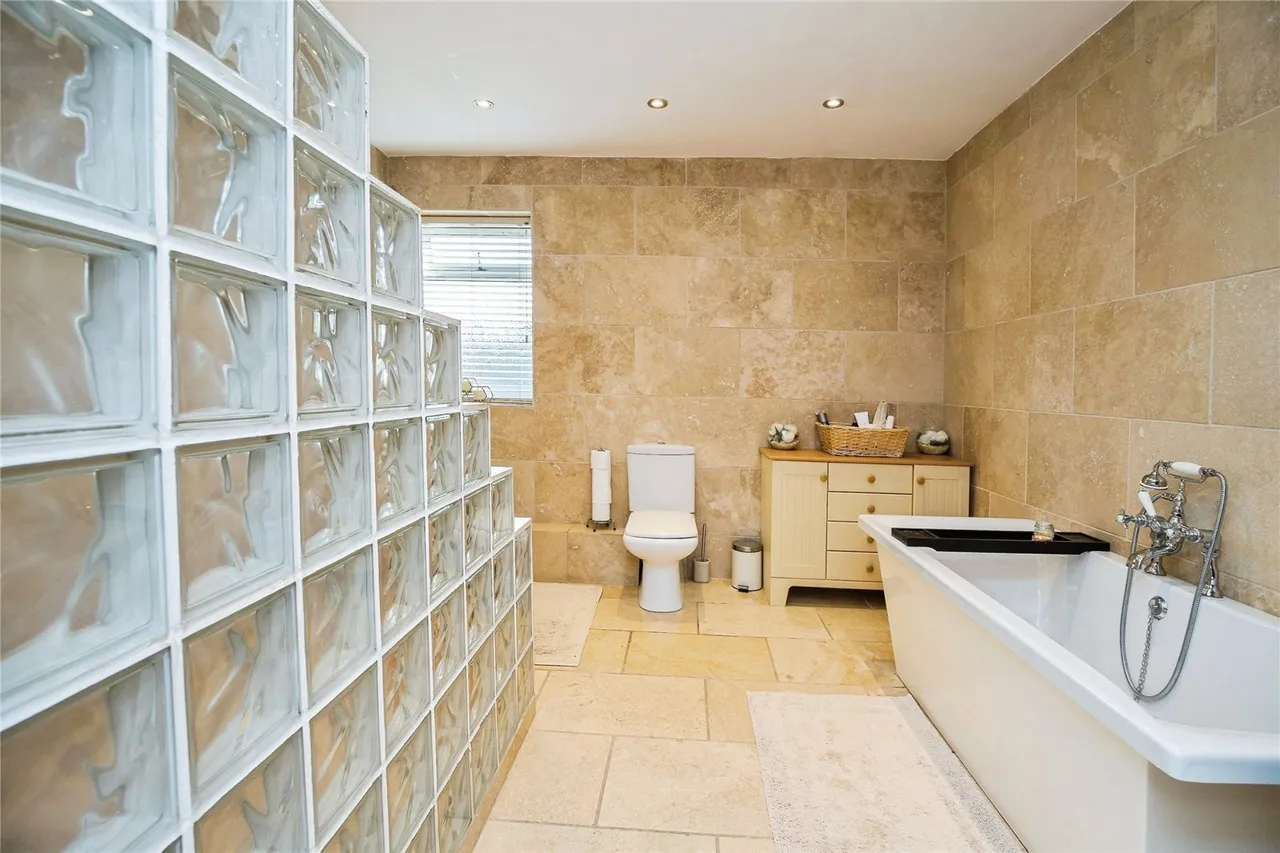 Tan Y Graig, Cefn Mawr, LL14, photo 34