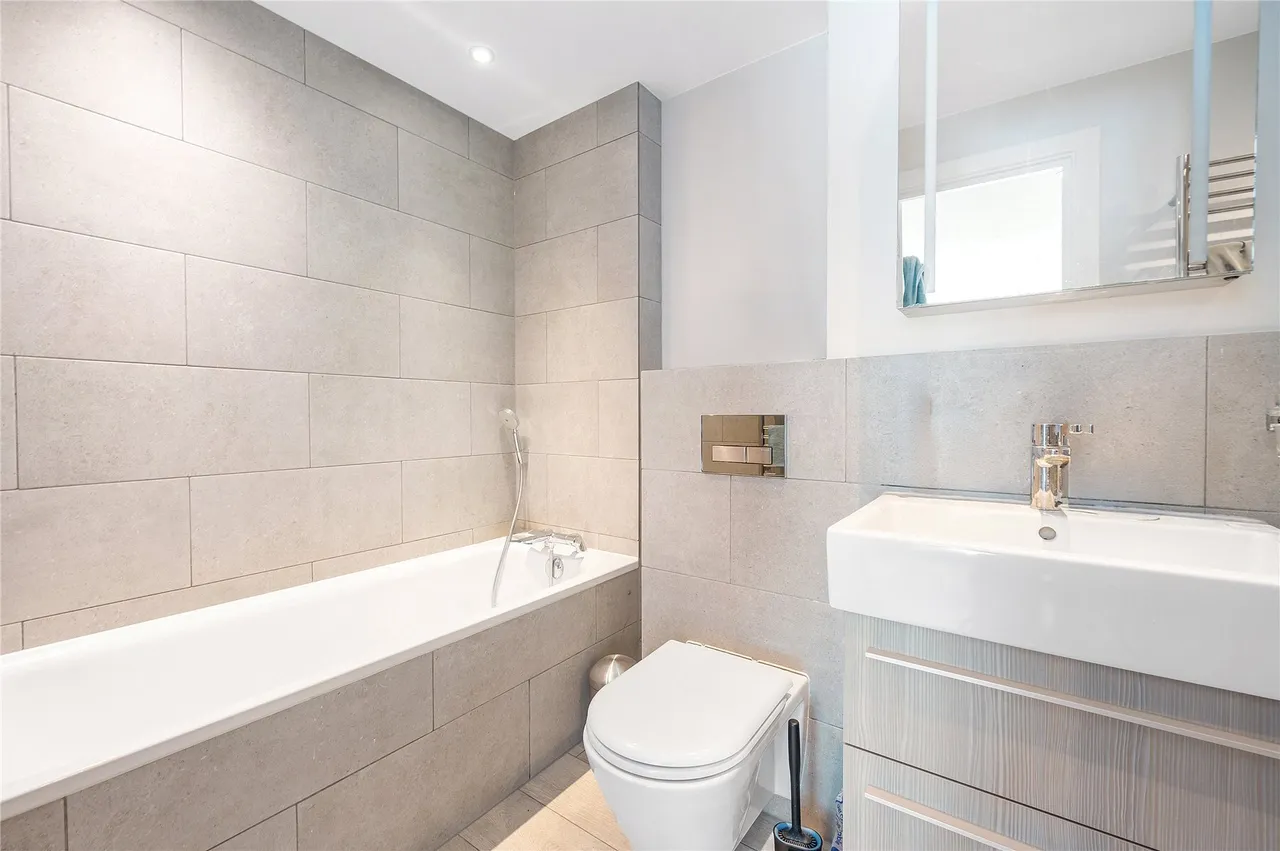 Battersea Park Road, London, SW11, photo 12