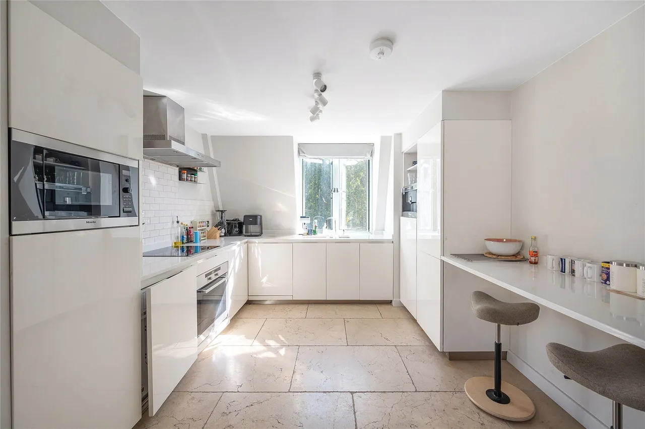 Battersea Park Road, London, SW11, photo 6