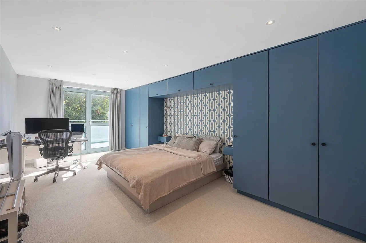 Battersea Park Road, London, SW11, photo 10