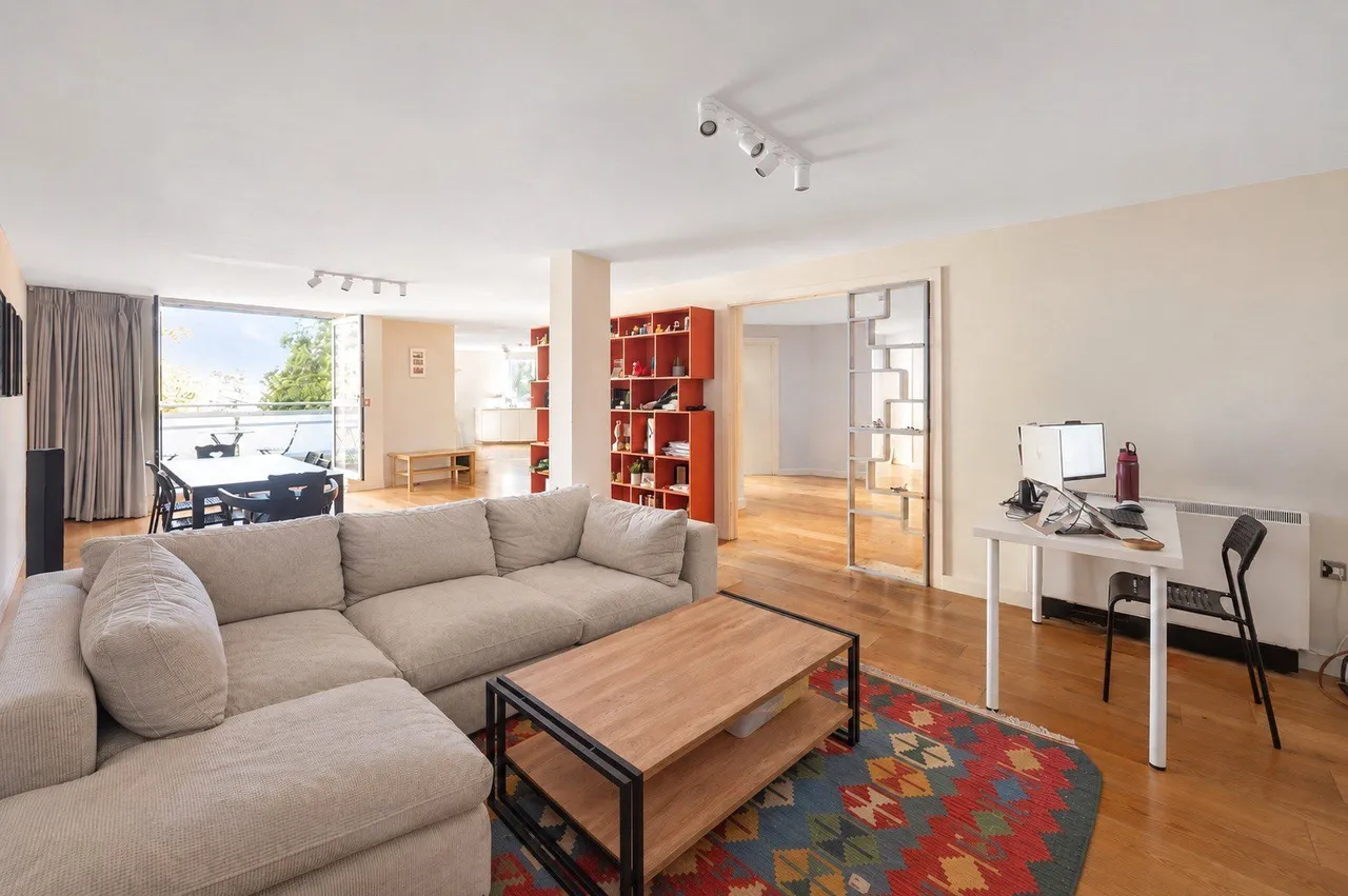 3 bed flat for sale, Battersea Park Road, London, SW11