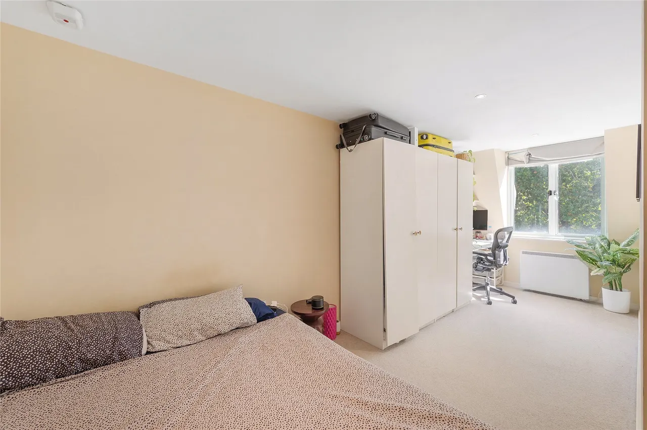 Battersea Park Road, London, SW11, photo 16
