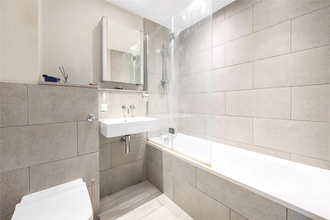 Battersea Park Road, London, SW11, photo 19