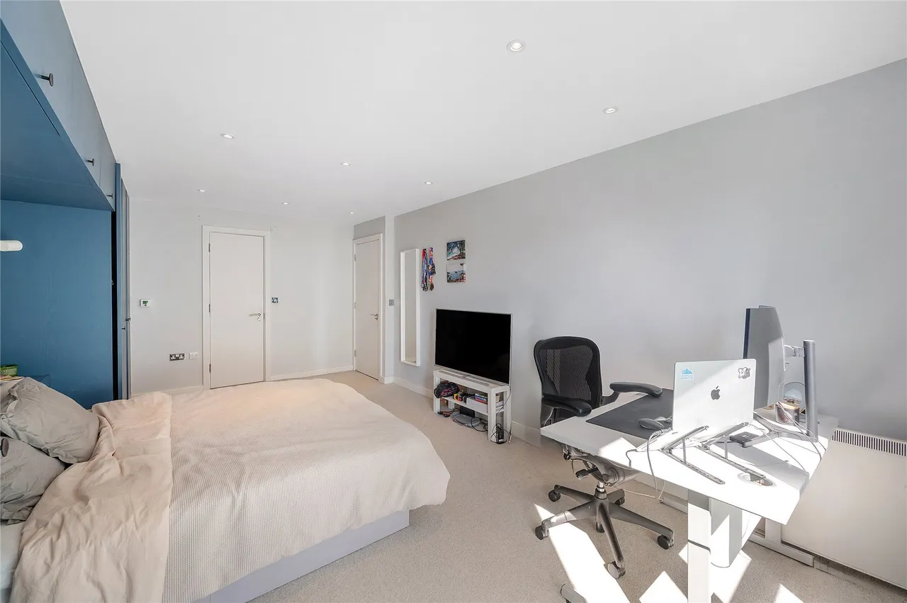Battersea Park Road, London, SW11, photo 11