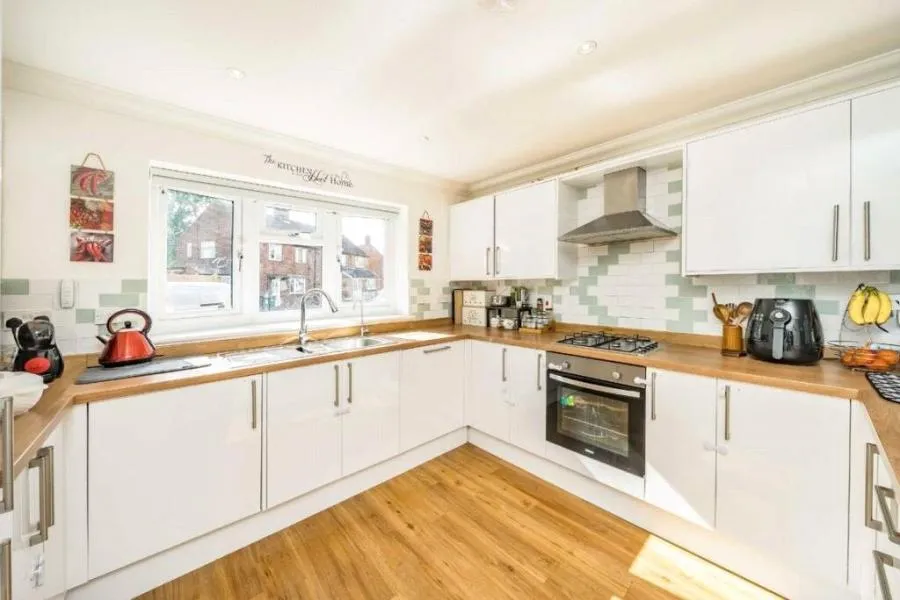 Beverley Road, Sunbury-on-Thames, TW16, photo 2