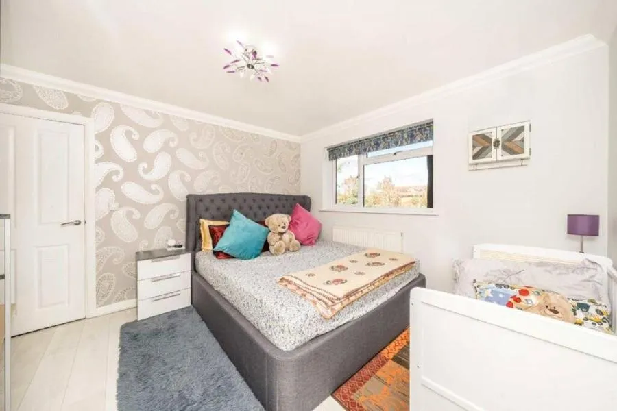 Beverley Road, Sunbury-on-Thames, TW16, photo 6