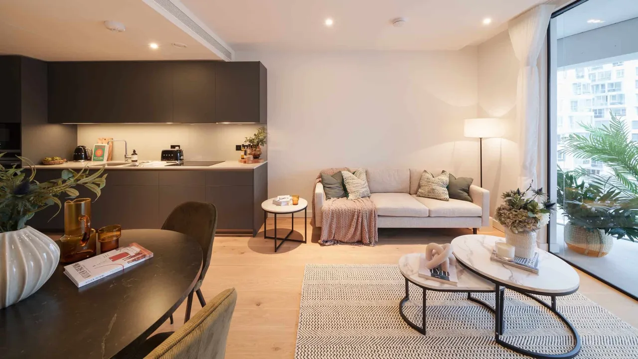 2 bed flat for sale, Circus Road West, Battersea, SW11