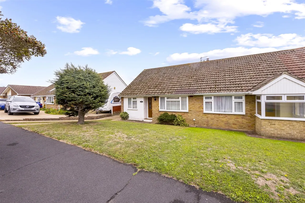 2 bed house for sale, Quarry Lane, Seaford, BN25
